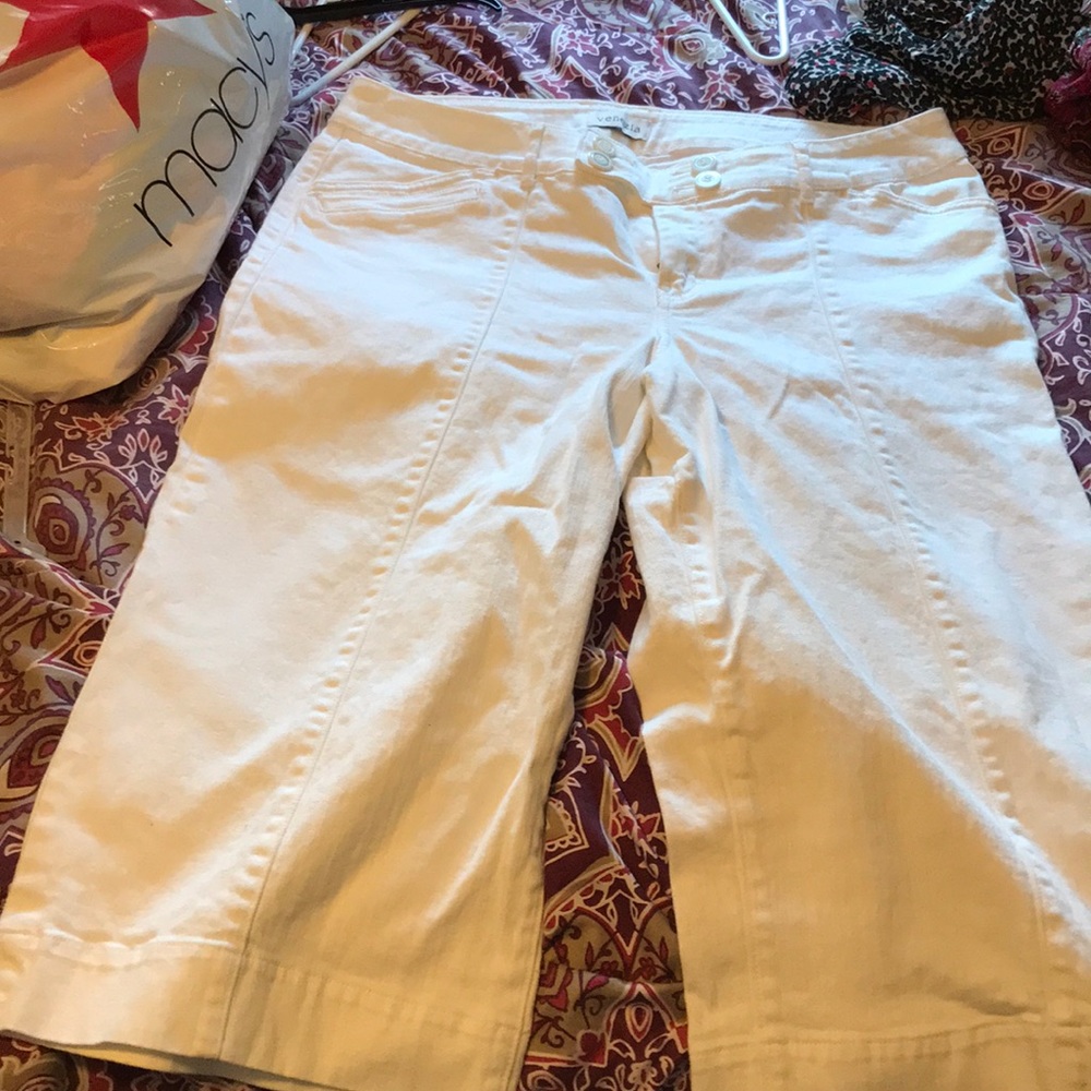 Adorable wide leg capris